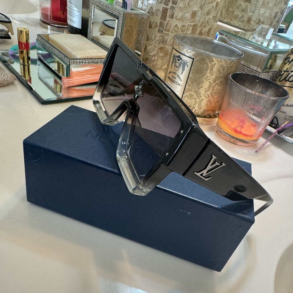 Louis Vuitton cyclone sunglasses UNISEX BRAND NEW NEVER WORN 100% AUTHENTIC